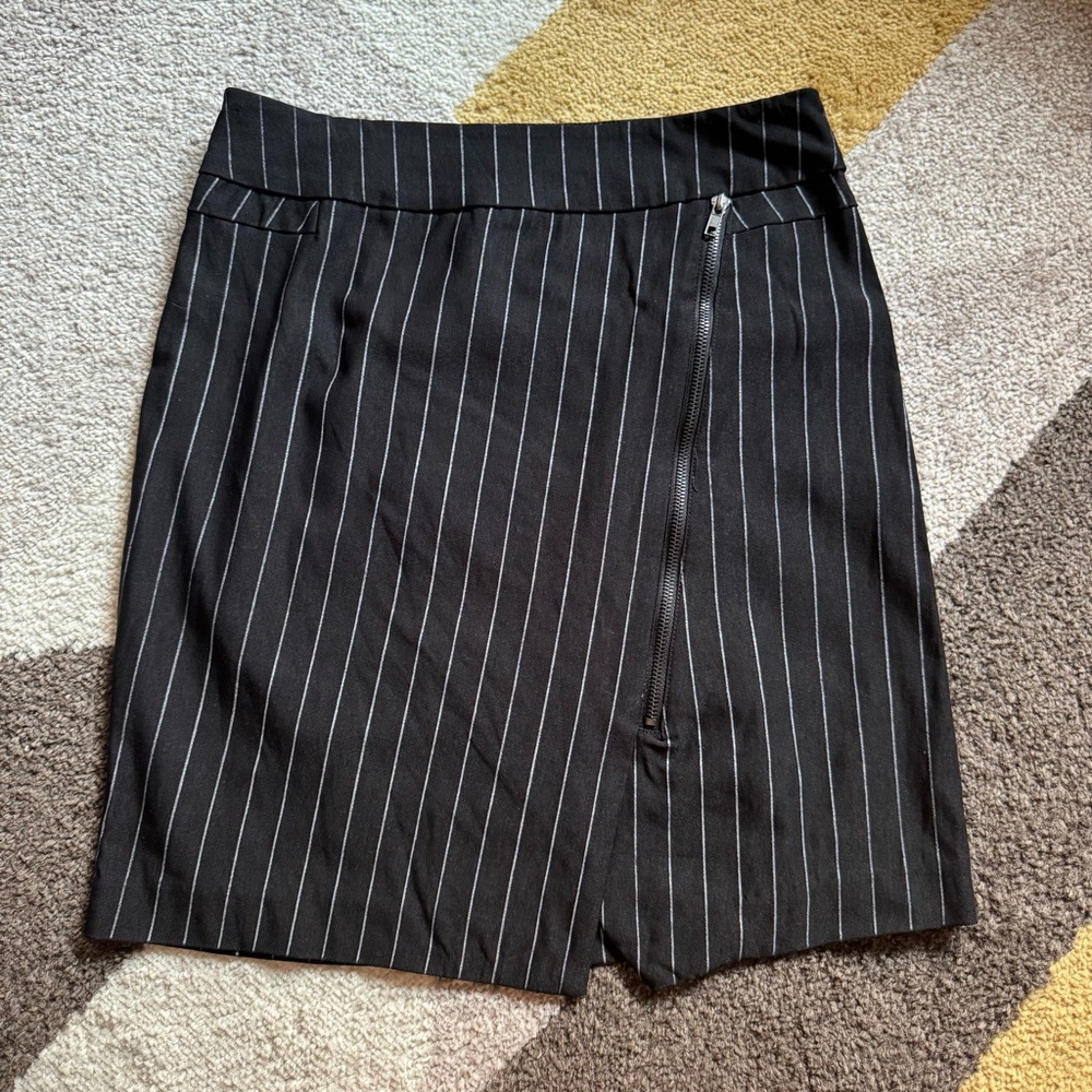 🍂Reitmans Black and White Pinstripe Skirt